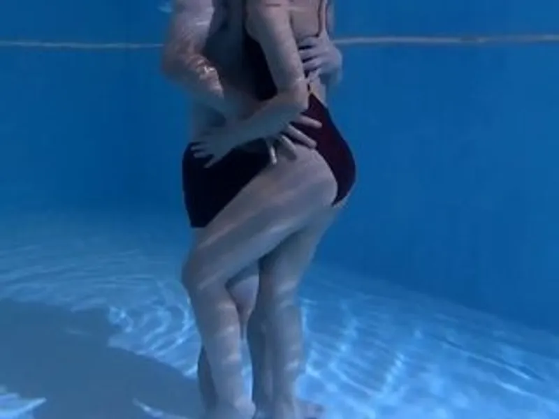 ông xã lạnh nhạt, bà xã ngoại tình với hlv dạy bơi