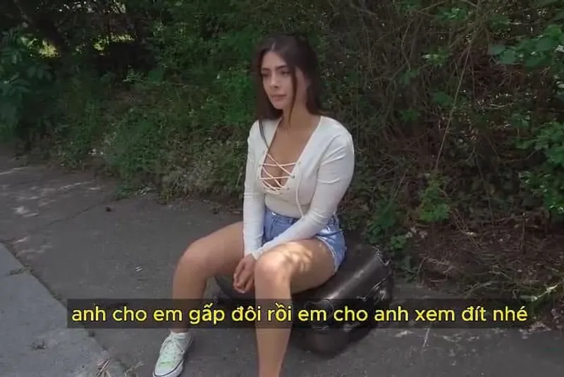 Anh zai tốt bụng giúp đỡ bím đang gặp khó khăn